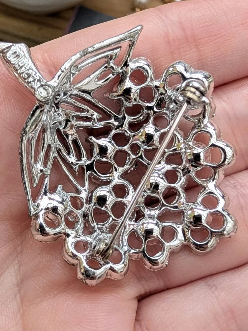 Vintage signed Sarah Coventry rhinestone cluster flower brooch